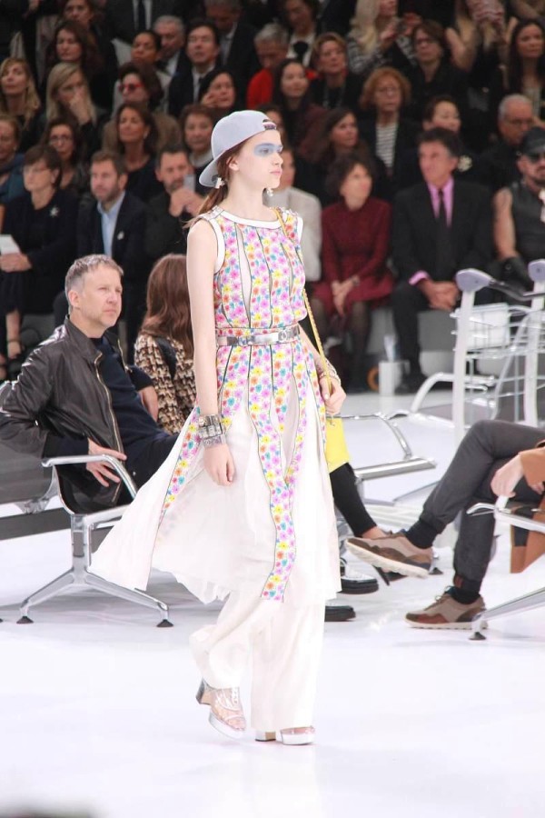 巴黎时装周：中外明星穿搭大比拼，谁才是真·时尚Icon？