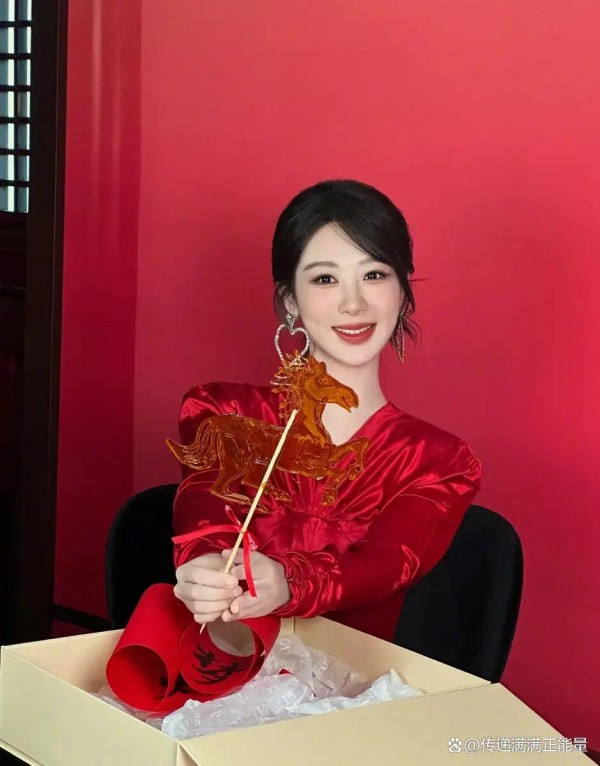 两个细节，看懂杨紫为什么选这条红裙子