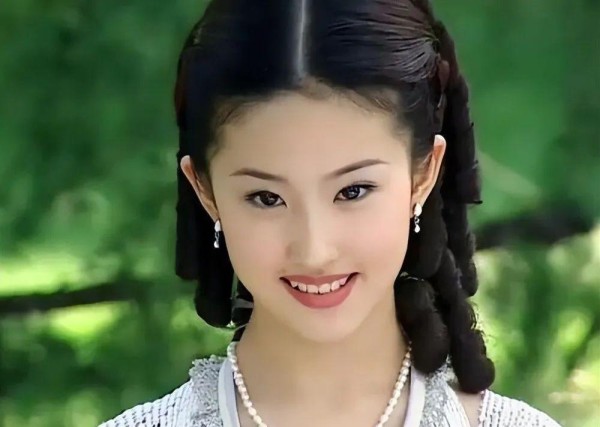 刘亦菲职业生涯与友谊的璀璨见证：37岁生日与她的成功之路