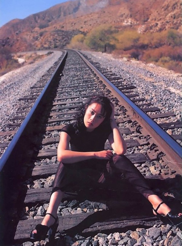 65张日本 90 年代末活跃前赛车皇后、偶像、演员浅丘瞳（あさおか ひとみ）写真集图片