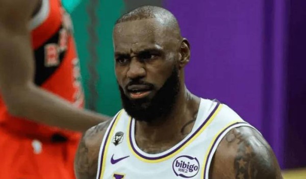 无缘全明星首发！詹姆斯人气骤降，昔日荣光渐远，退役之路愈发坎坷