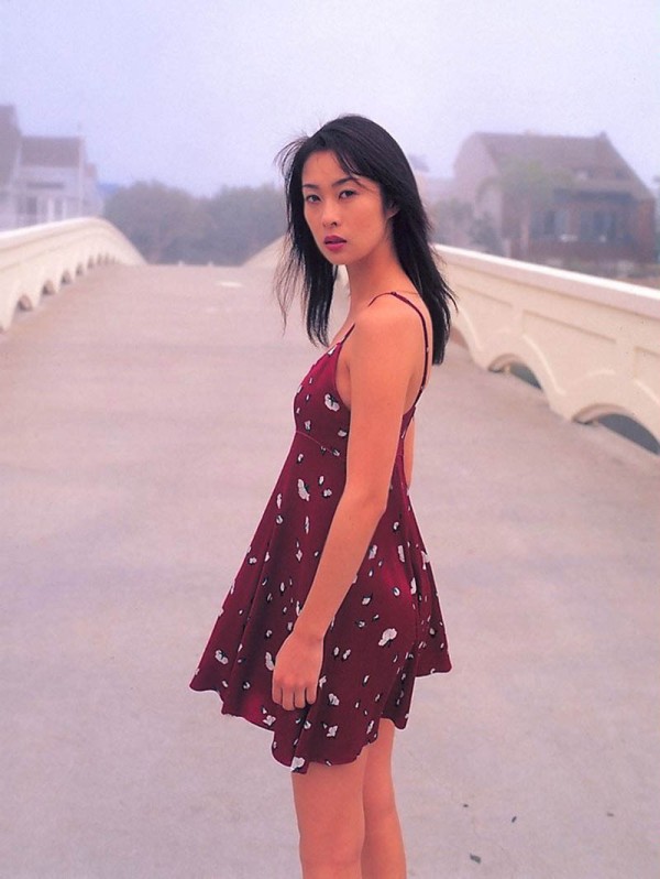 日本 90 年代末活跃前赛车皇后、偶像、演员浅丘瞳(あさおか ひとみ)写真集图片