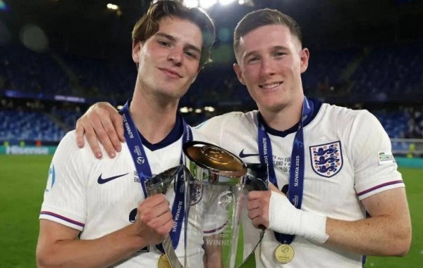 曼联考虑出售五名球员筹集资金引进明星中场安德森