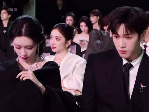 定期吃一下国宴哈,喝水这块也太像真情侣了!