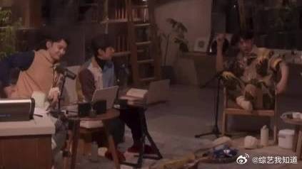 井柏然在《朋友请听好》即兴为黄瓜作诗