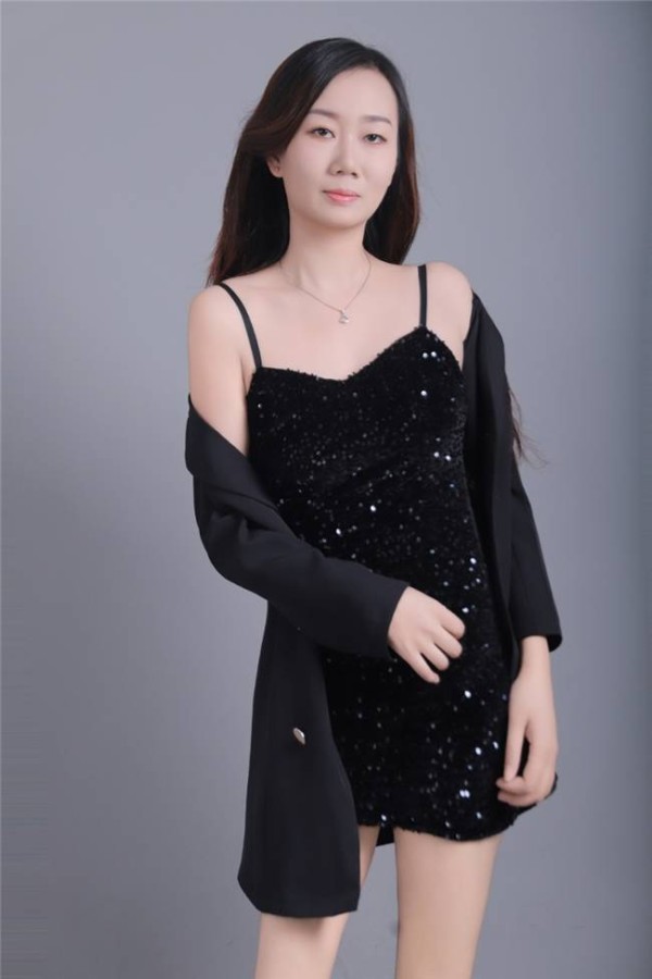 模特小曼;走出属于自己的风格,签约演艺新启航