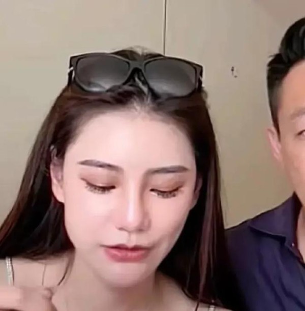 马小梅五官怪怪之谜：网友的评论绝妙