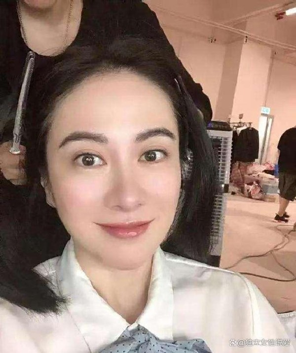 明星与助理冲突揭秘！娱乐圈职场秘辛曝光，多方爆料引发人性与行业潜规则热议