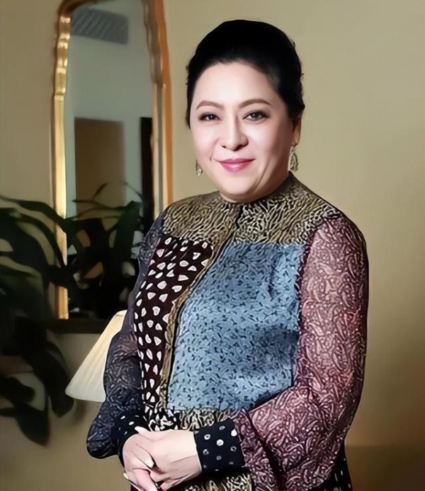 2天5个瓜！顶流恋情曝光、豪门秘辛、两对明星离婚，瓜瓜惊人