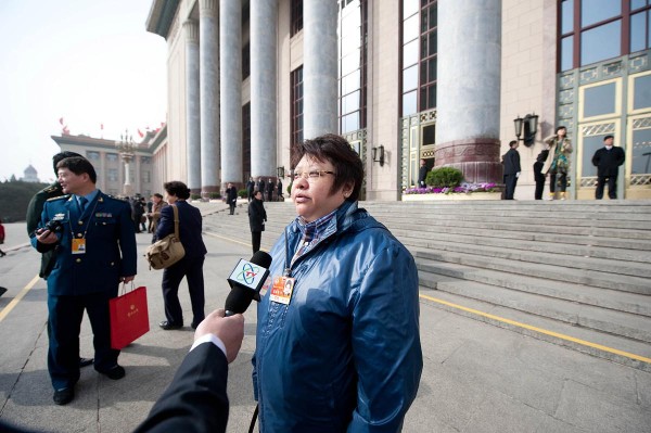 韩红千万元领衔！明星捐款背后的社会担当