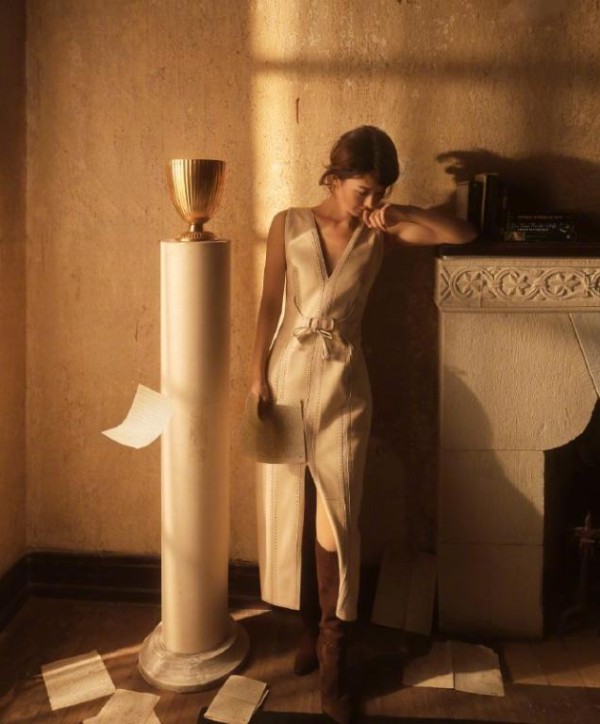 赵丽颖三登ELLE封面:85花演员的时尚逆袭密码