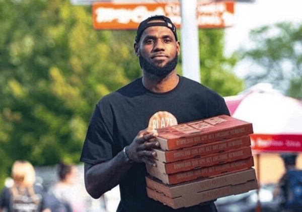 NBA 球星场外趣事:詹姆斯投资帝国与库里高尔夫之战