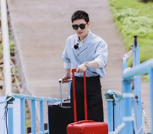 黄晓明新综艺首播，嘉宾阵容强大，节目规模令人震撼