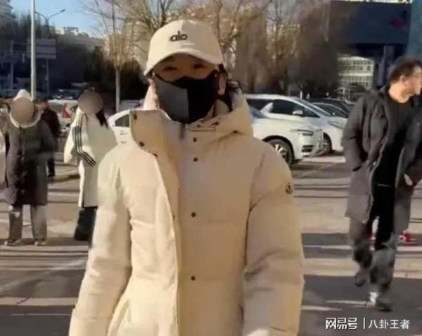 第一个捐款的女明星出现了!苗圃现身嫣然医院捐款,更多名人发声了