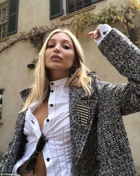 时尚设计师Instagram明星莫莉·金因感情问题袭击前男友 法官称其幼稚