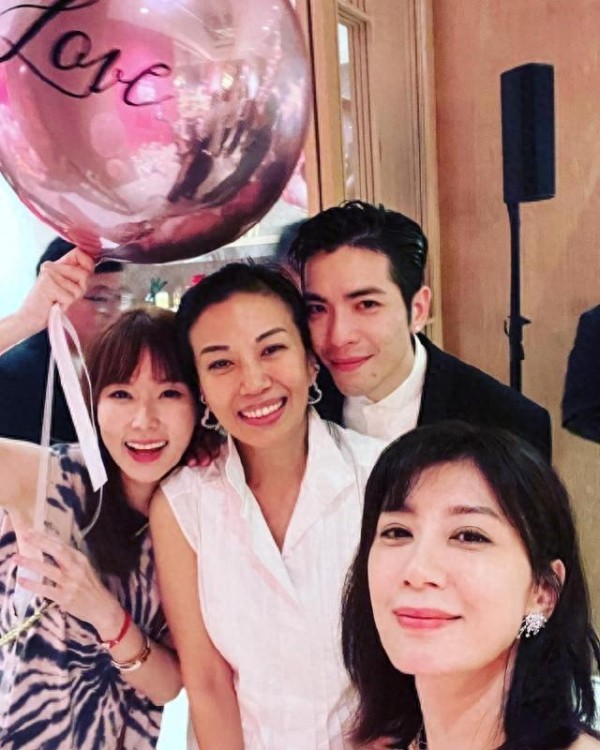 萧敬腾官宣与50岁经纪人结婚,婚纱照超唯美,女方已明确拒生孩子