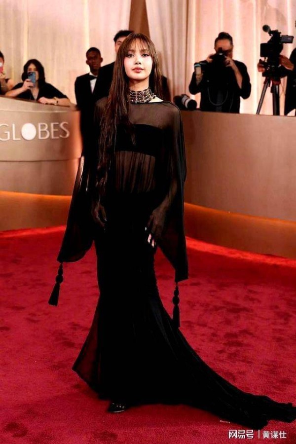 金球奖这夜，大表姐真空，Lisa透视黑纱，但都输给了一位中国女星