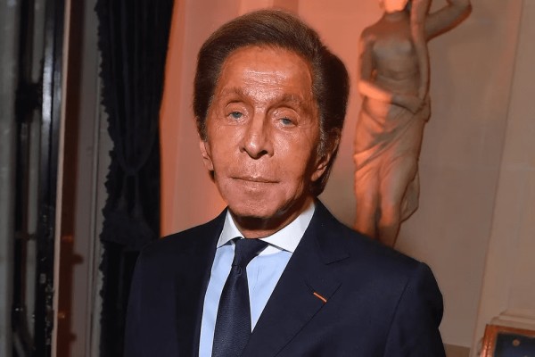 Valentino 去世：红毯礼服设计巨擘，让明星把 “电影史瞬间” 穿在身上