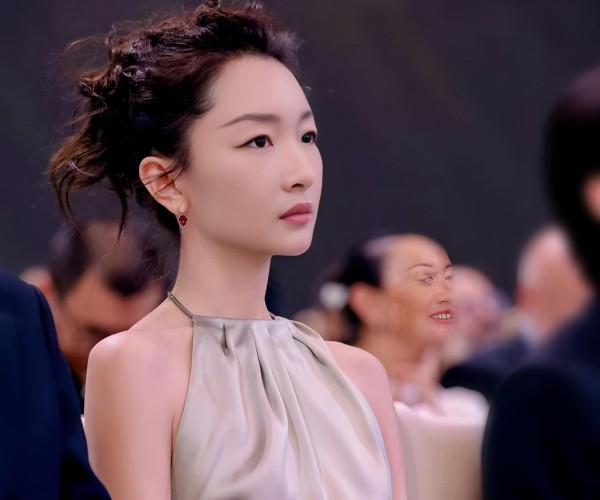 明星站位显地位:宋茜冬雨居侧位,C位当红,难敌压轴主角