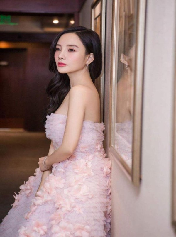 女明星的时尚穿搭灾难:吴昕的让人哭笑不得,周冬雨逆风翻盘