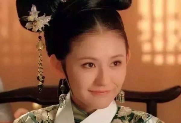 穿这样为什么要道歉？网友：没流量的明星才会穿这样博眼球!