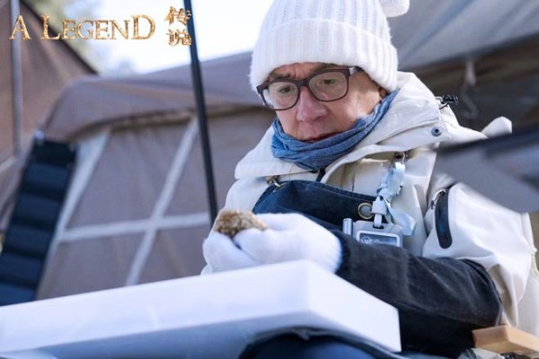 耗资3000万,正面对决吴京,我感慨:41岁谢苗终于迈出了这一步