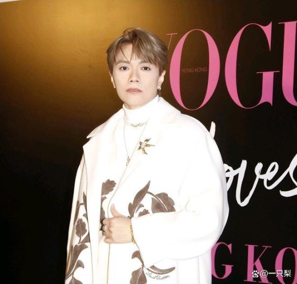 张敬轩：从“过气歌手”到香港顶流，他凭什么逆袭全网？