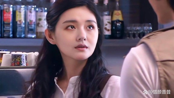 大S《泡沫之夏》:从青涩少女到霸气女王,她的蜕变惊艳了我们!