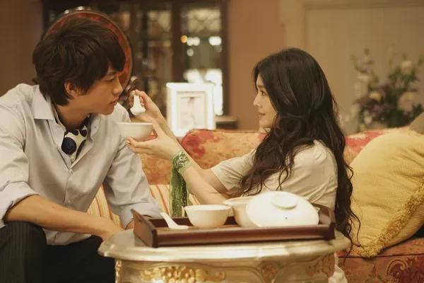 汪小菲跟大s一起看《泡沫之夏》,称不理解男主角做法,气死他了