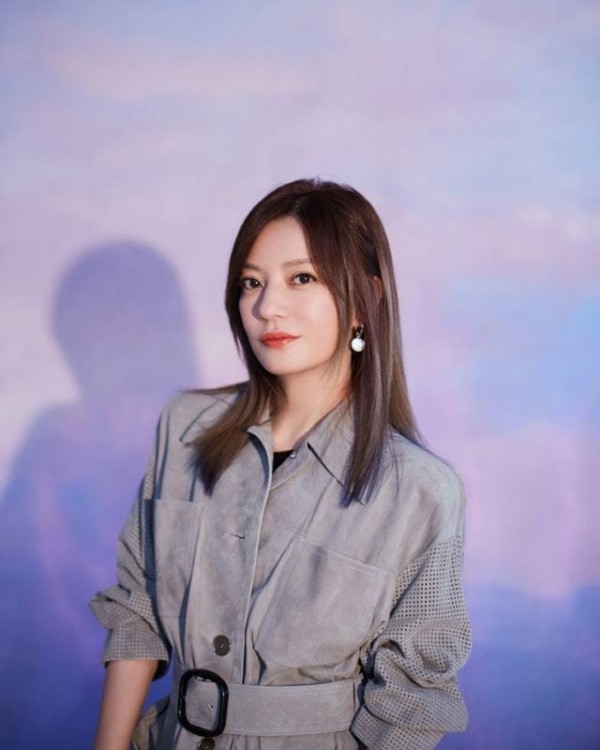赵薇演艺作品忽然遭落架网和被除名，疑似落入劣迹艺人名单？