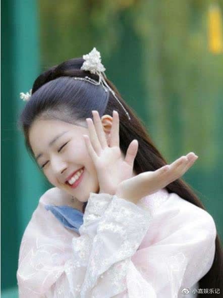 #娱乐#一个人的成长史,赵露思从网红走向独立艺人,原来以前...