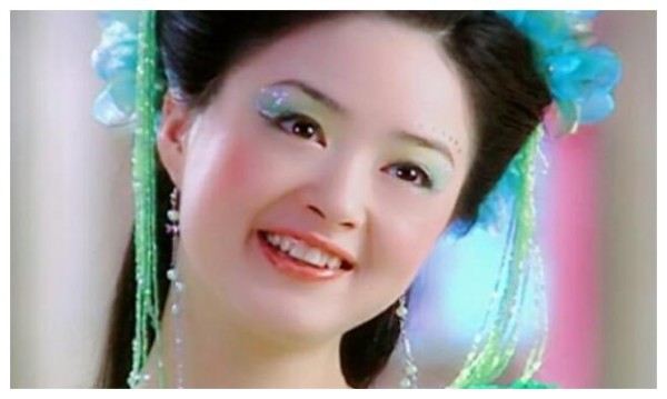 蒋欣的成长史,18岁,20岁,22岁,28岁,32岁,哪个阶段最美?