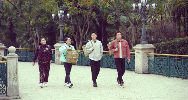 星光晚餐:都市情感与美食的碰撞