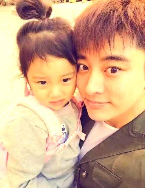 甜馨点赞事件背后的贾乃亮父子关系真相