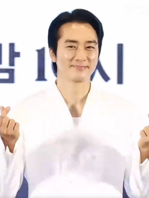 宋承宪携新剧亮相，49岁状态引关注