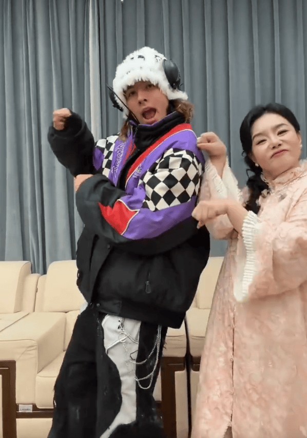 龚丽娜罕见晒出儿子。