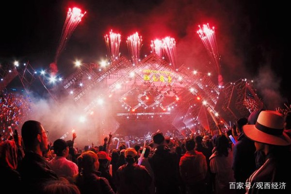 全明星阵容嗨唱27小时 15万观众齐聚红原冲破历史记录