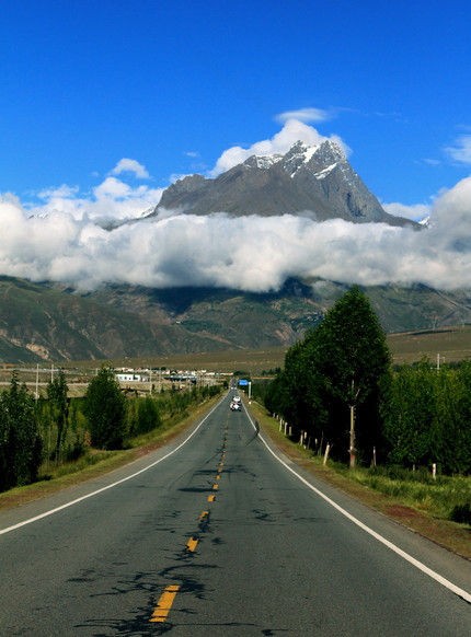 318国道，去往珠峰途中(黄胜春 摄)