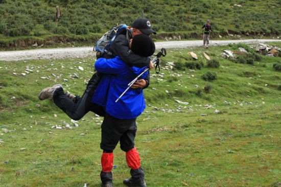 　令人敬佩的孙冕老爷子加入行走队伍(黄胜春 摄)