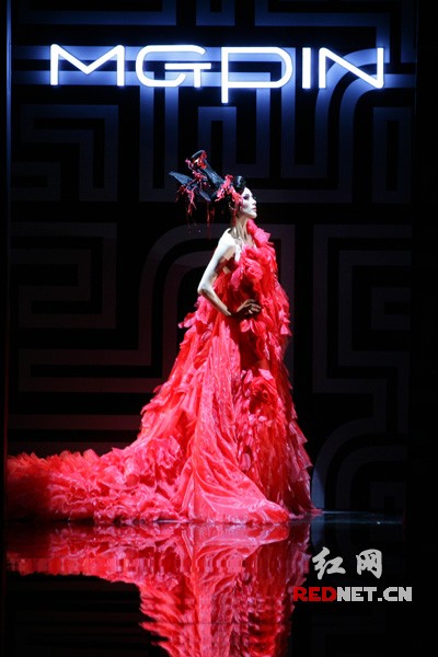 化妆艺术大师毛戈平来长 分享“明星化妆秘笈”