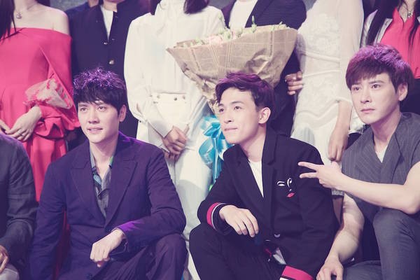 黄德毅《幻城》化身“黑金骑士” 现场撩妹宋茜惹尖叫