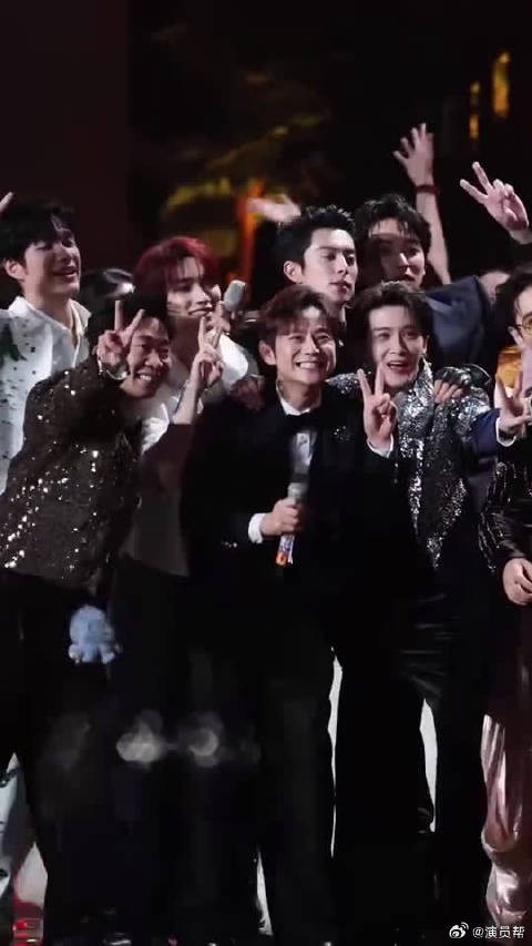 何炅携《声鸣远扬》选手常驻《你好,星期六》