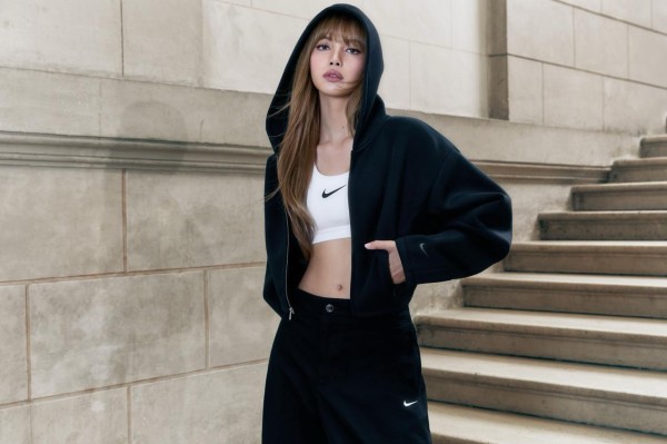 BLACKPINK LISA正式加入NIKE FAMILY