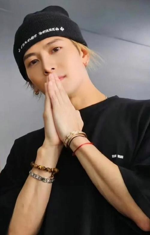 明星手上戴的什么