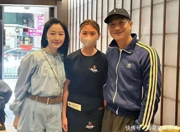 惊掉下巴!关咏荷路边摊素颜曝光,和张家辉这生活太不一般!