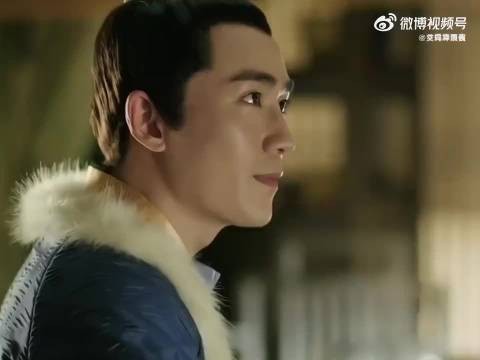 明兰落水紧抓定情信物,初恋情感引观众共鸣