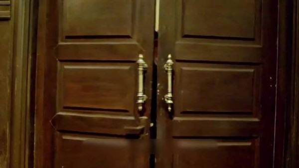 伪装者:樱花好被炸,明楼大型表演现场,汪曼春被利用到了极致啊