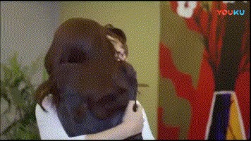 李易峰李沁抱着抖动动图表情包,出自电视剧千金归来第23集