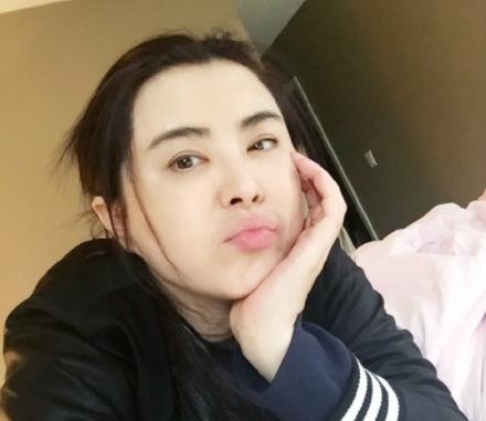 曾宣布退出娱乐圈的明星，两位都遵守了，只有她当玩笑话了