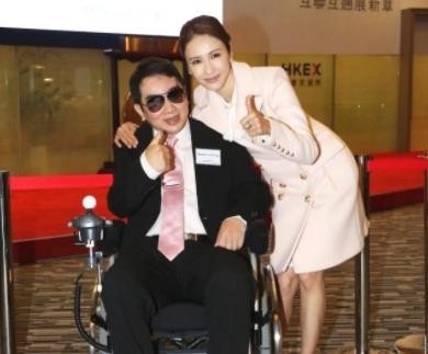 曾宣布退出娱乐圈的明星，两位都遵守了，只有她当玩笑话了